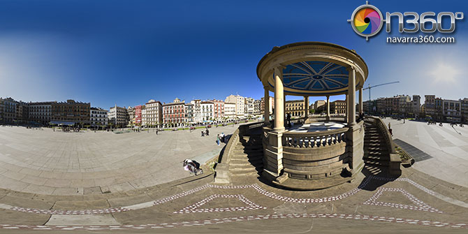 Panoramica plaza del Castillo Pamplona ©navarra360.com